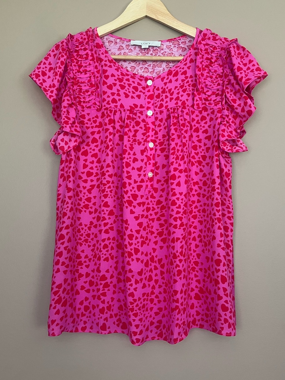 {LOFT} Short Flutter Sleeve Henley Top with Heart Print - Womens Large